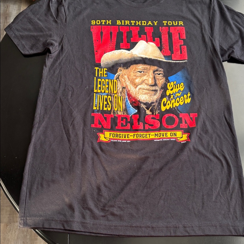 Willie Nelson 90th Birthday Tour T-Shirt Size L Live In Concert‎ Legend Lives On